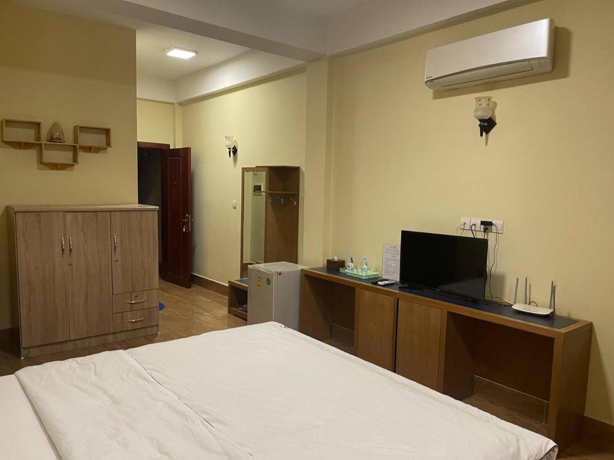 Blue Sky Guest House Phnom Penh Bagian luar foto