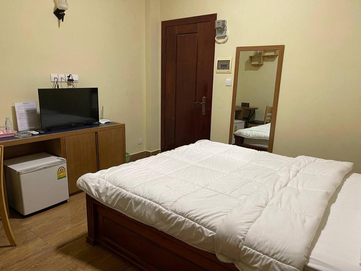 Blue Sky Guest House Phnom Penh Bagian luar foto
